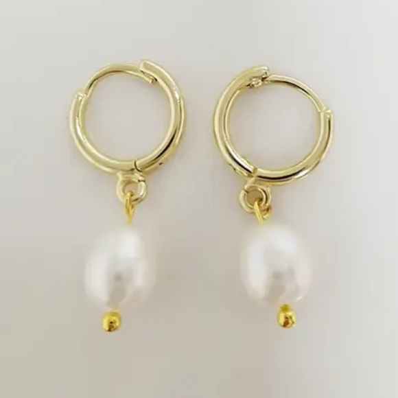 Anthropologie Jewelry - New fresh water pearl  Huggies water proof